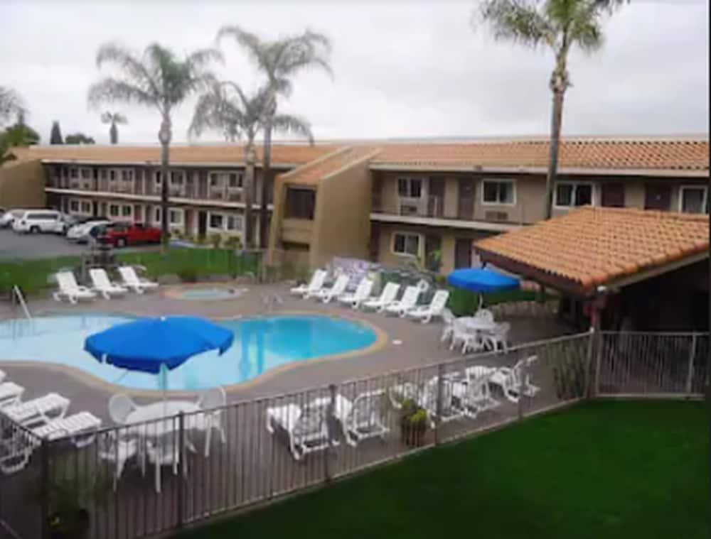 Travelodge By Wyndham Hemet Ca Bagian luar foto