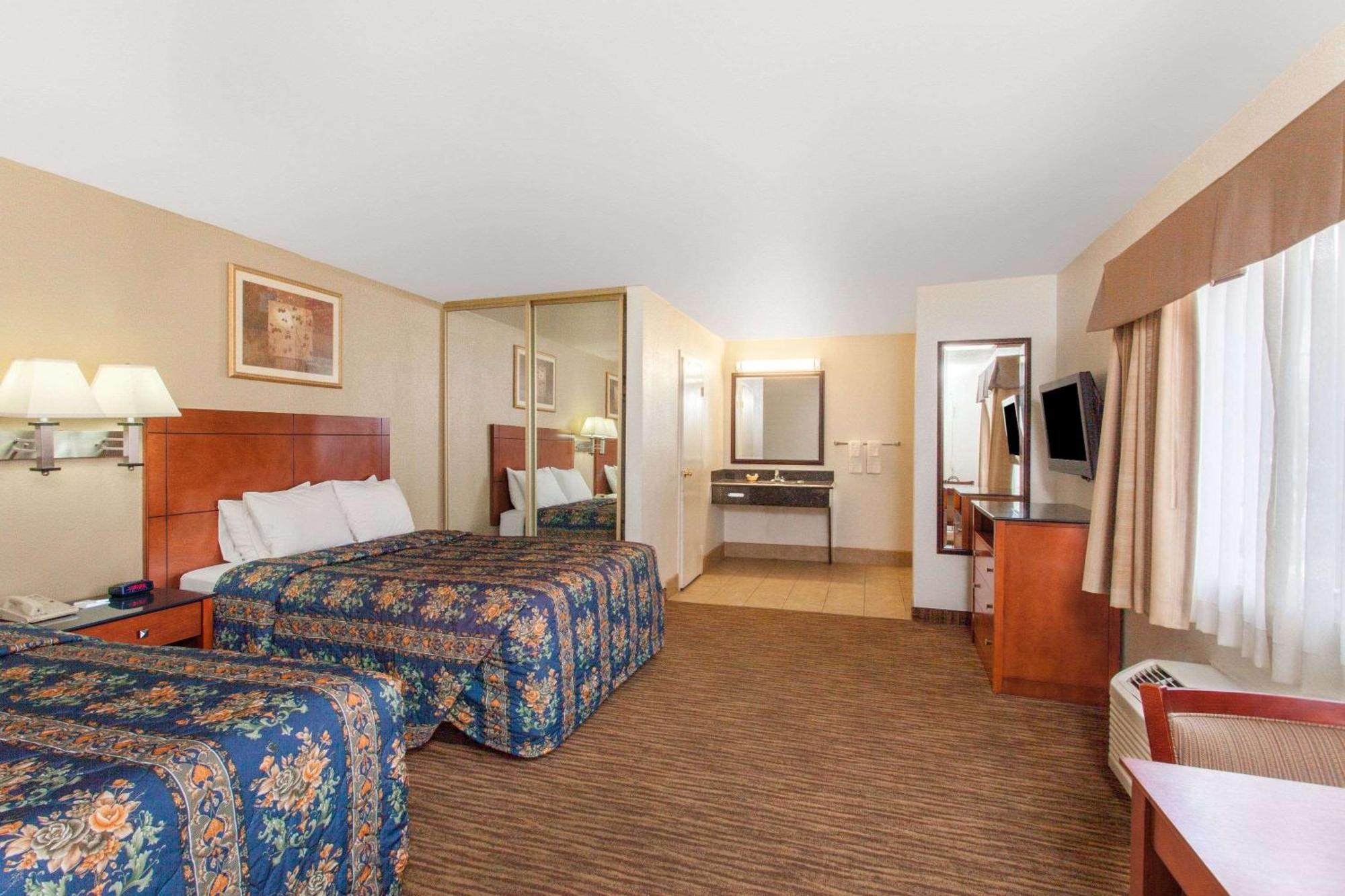 Travelodge By Wyndham Hemet Ca Bagian luar foto